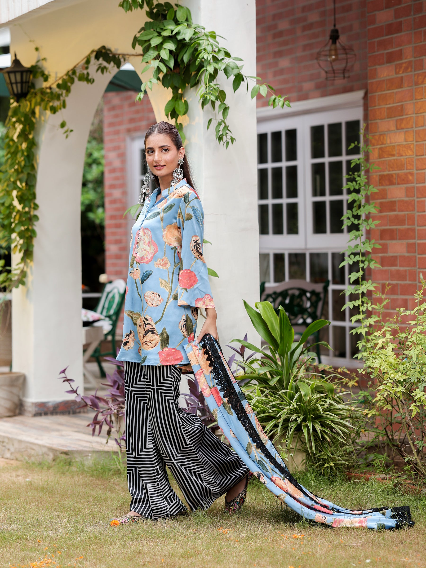 Avya – Bell Bottom Pants Set with Dupatta